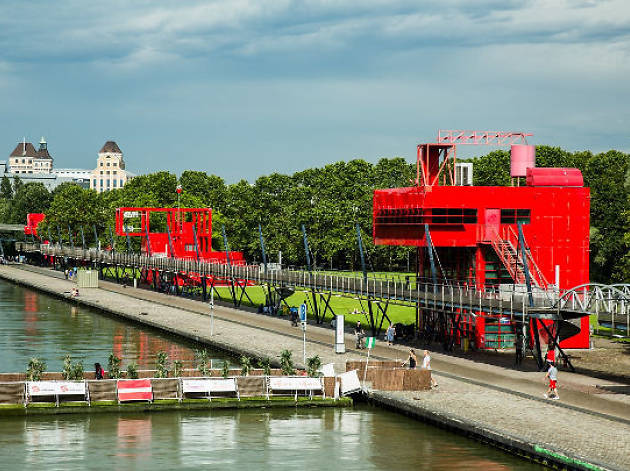 نمایی از پارک دولاویلت پاریس - اثر برنارد چومی