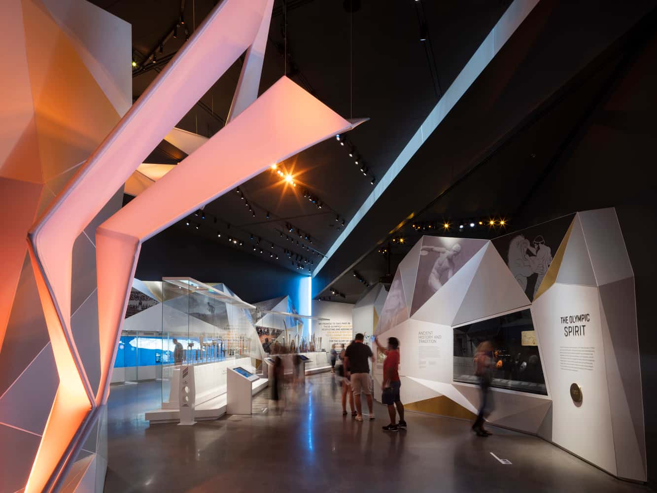 تصویر قسمتی از گالری