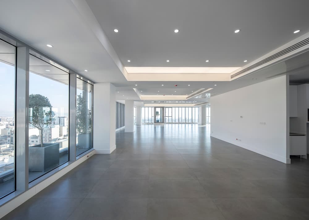 فضای داخلی ساختمان اداری ویرا