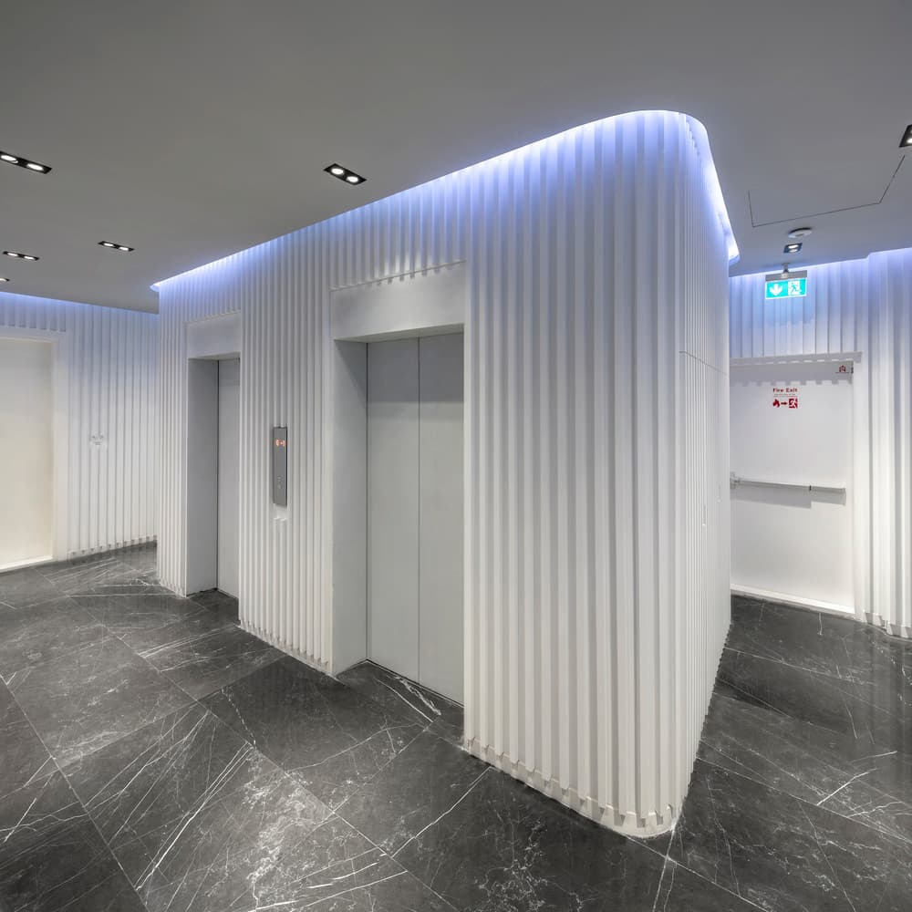 فضای داخلی ساختمان اداری ویرا